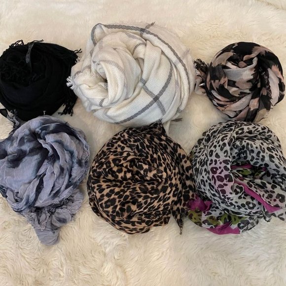 Accessories - Women’s 6 scarves clothing accessories leopard lot box